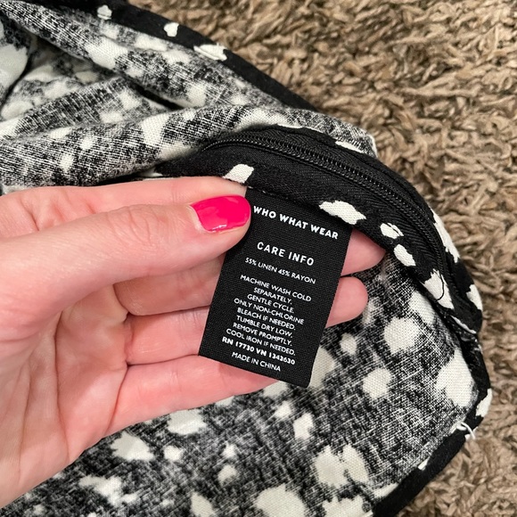 Who What Wear Flutter Sleeve Printed Top - Picture 7 of 7